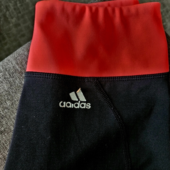 Athletic Cropped Leggings - Picture 3 of 4